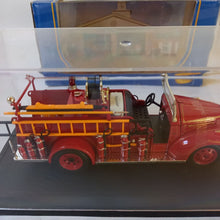 Charger l&#39;image dans la galerie, 1941 pompier - camion minuature
