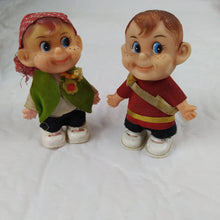 Charger l&#39;image dans la galerie, Deux figurines Doll
