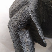 Charger l&#39;image dans la galerie, Serre-livres éléphant en ébène
