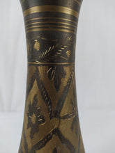 Charger l&#39;image dans la galerie, Vase en métal
