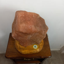 Charger l&#39;image dans la galerie, Grande lampe en sel
