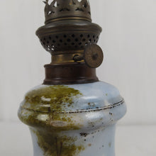 Charger l&#39;image dans la galerie, Lampe à pétrole en porcelaine - peinte à la main
