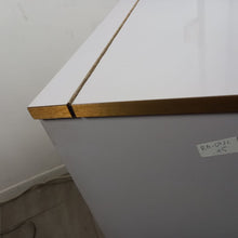 Charger l&#39;image dans la galerie, Meuble blanc avec dorure de salle de bain avec glace

