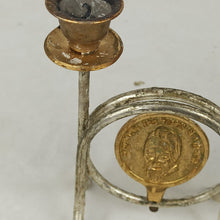 Charger l&#39;image dans la galerie, 2 chandeliers d&#39;Israël en métal
