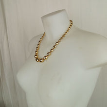 Charger l&#39;image dans la galerie, Collier vintage perles en plastique

