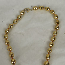 Charger l&#39;image dans la galerie, Collier vintage perles en plastique

