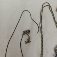 Charger l&#39;image dans la galerie, Lot de chaines/collier et pendentifs
