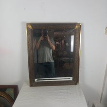 Charger l&#39;image dans la galerie, Miroir avec cadre légèrement doré
