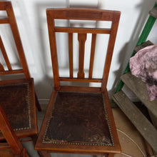 Charger l&#39;image dans la galerie, 6 chaises anciennes avec assise en cuir
