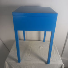 Charger l&#39;image dans la galerie, Petite table de chevet bleu en métal
