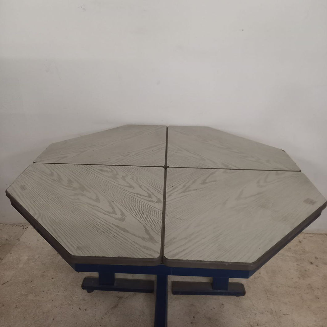 table octogonale vers 1980